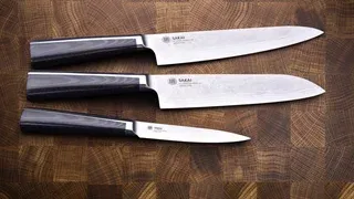 Kések, ollók és deszkák